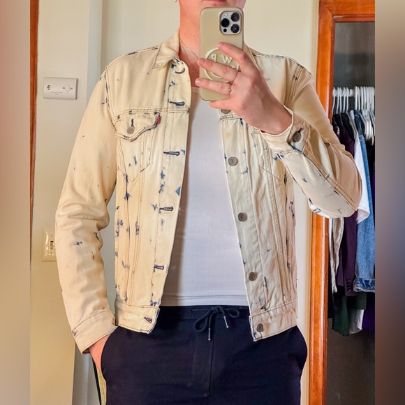 Levi’s Bleached Denim Jacket in Cream and Blue - Picture 4 of 8